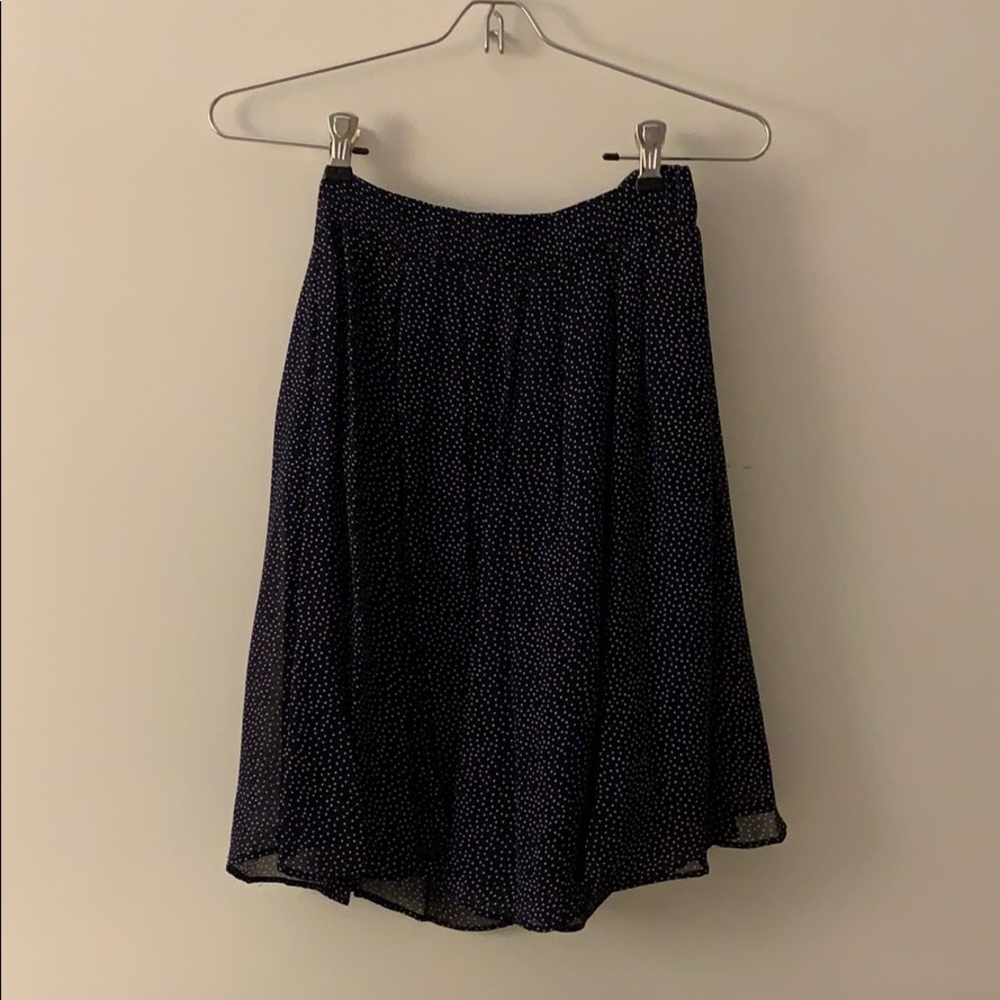 A vintage loose skirtWith a flow he top
